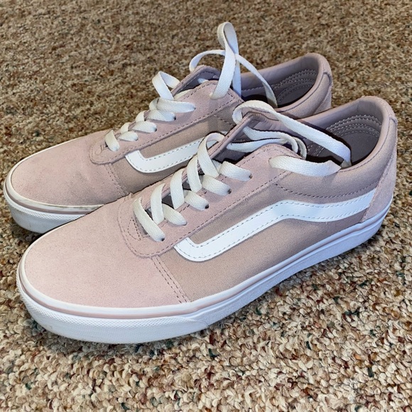 Vans Shoes - Like NEW! Vans size 8. Light pink.